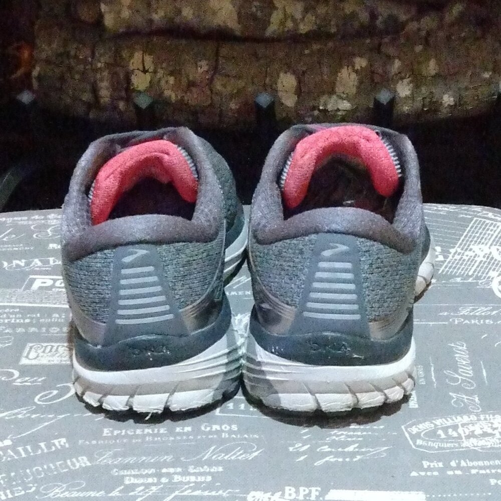Women Brooks GTS 18 Sneakers - Picture 3 of 5